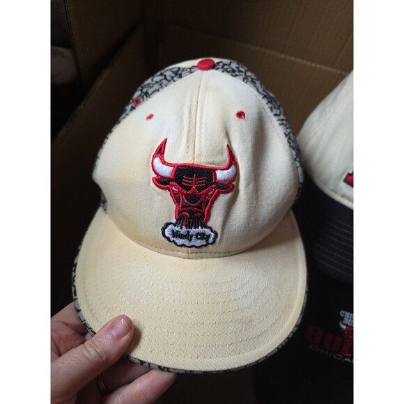 Chicago Bulls Hats Caps Bundle Lot Vintage Sports Fan NBA Basketball - Picture 2 of 15